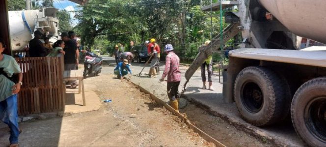 
Alimuhar ST. Tunaro Perlebar Bahu Jalan Ruas Ombilin ke Kantor Walinagari Simawang